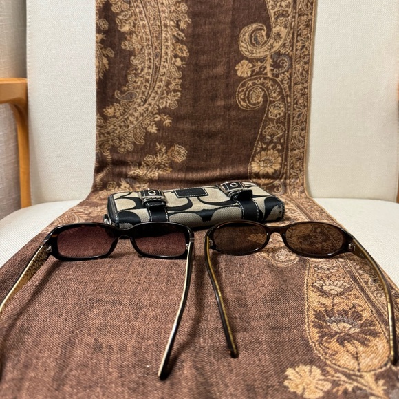 2 Coach Sunglasses Pair & Wallet Accessory Bundle - Picture 4 of 7